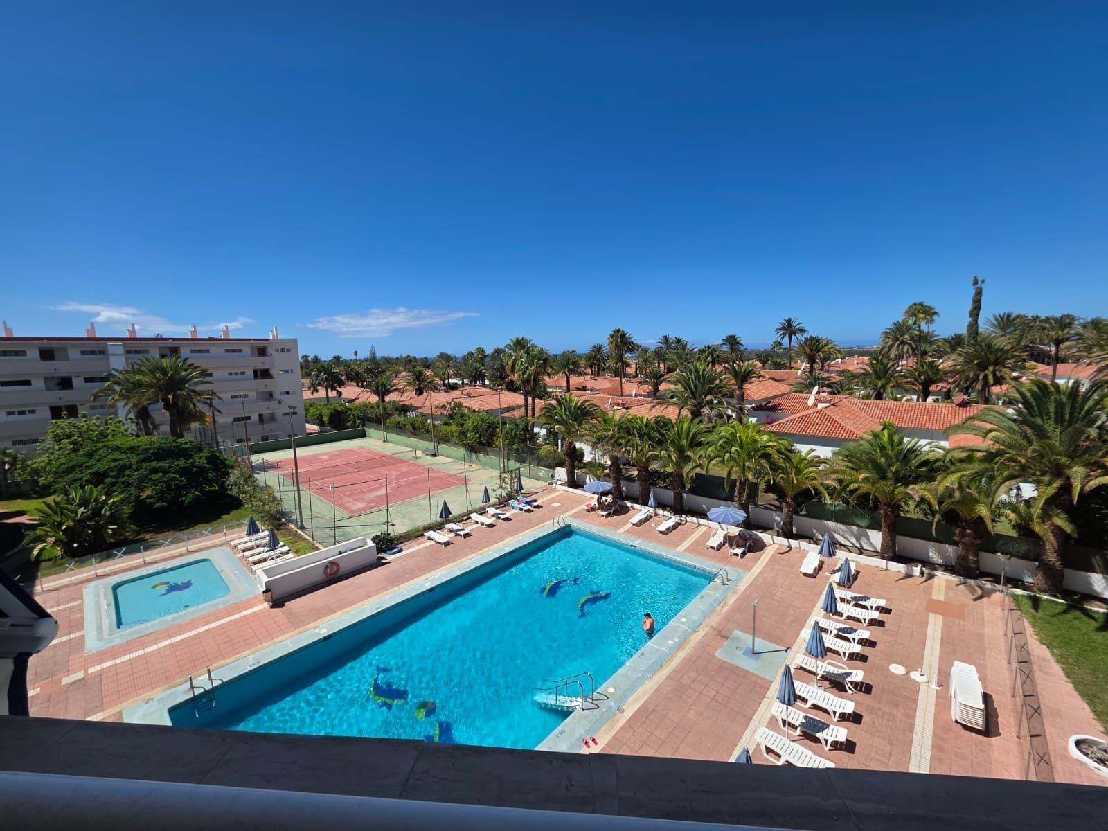 Swimming pool of Apartment for sale in San Bartolomé de Tirajana