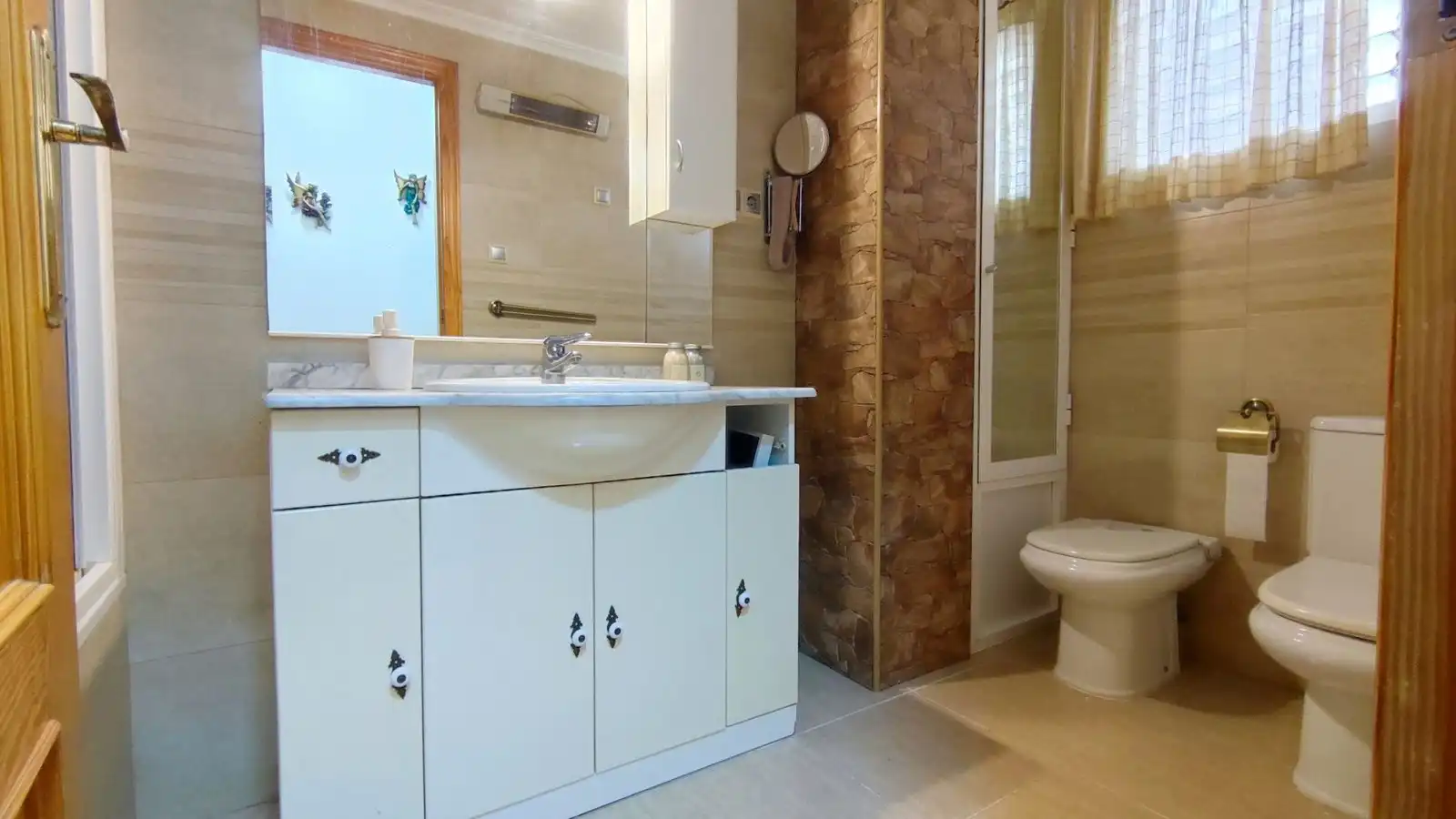 Bathroom of Flat for sale in Elche / Elx  with Air Conditioner, Heating and Storage room