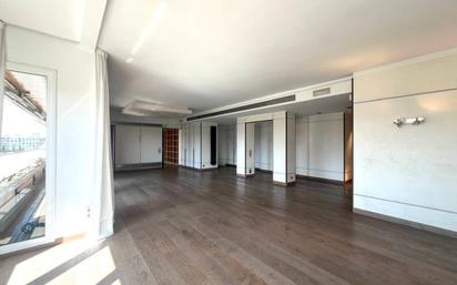 Living room of Flat for sale in Girona Capital  with Air Conditioner, Heating and Parquet flooring