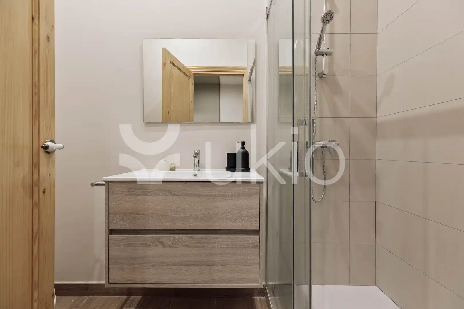 Bathroom of Apartments for rent in Barcelona  with Air Conditioner, Heating and Furnished