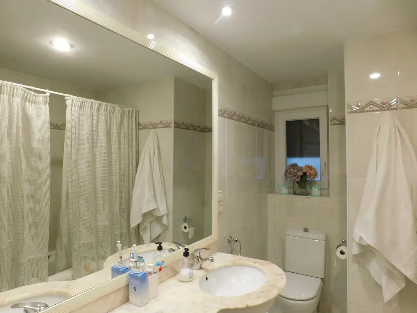 Bathroom of Flat for sale in  Pamplona / Iruña  with Heating, Furnished and Oven