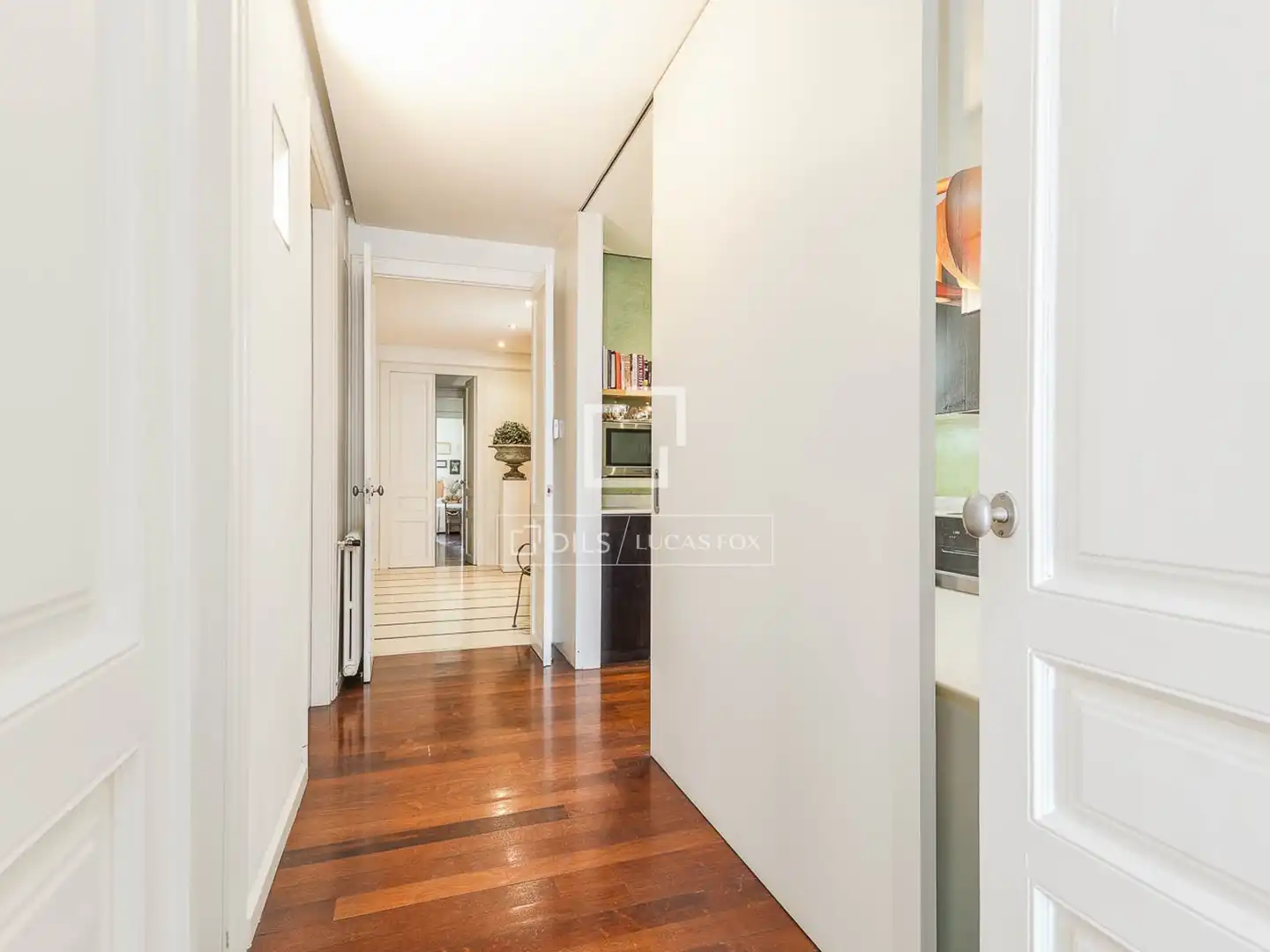 Wohnung zum Verkauf in Barcelona mit Klimaanlage, Heizung und Terrasse