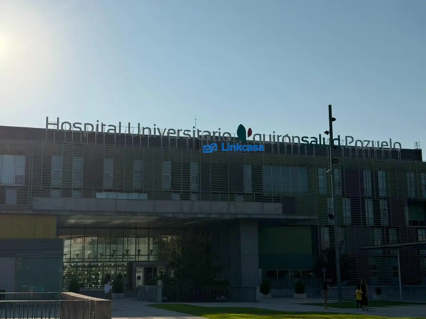 Vista exterior de Pis en venda en Pozuelo de Alarcón amb Aire condicionat, Calefacció i Jardí privat