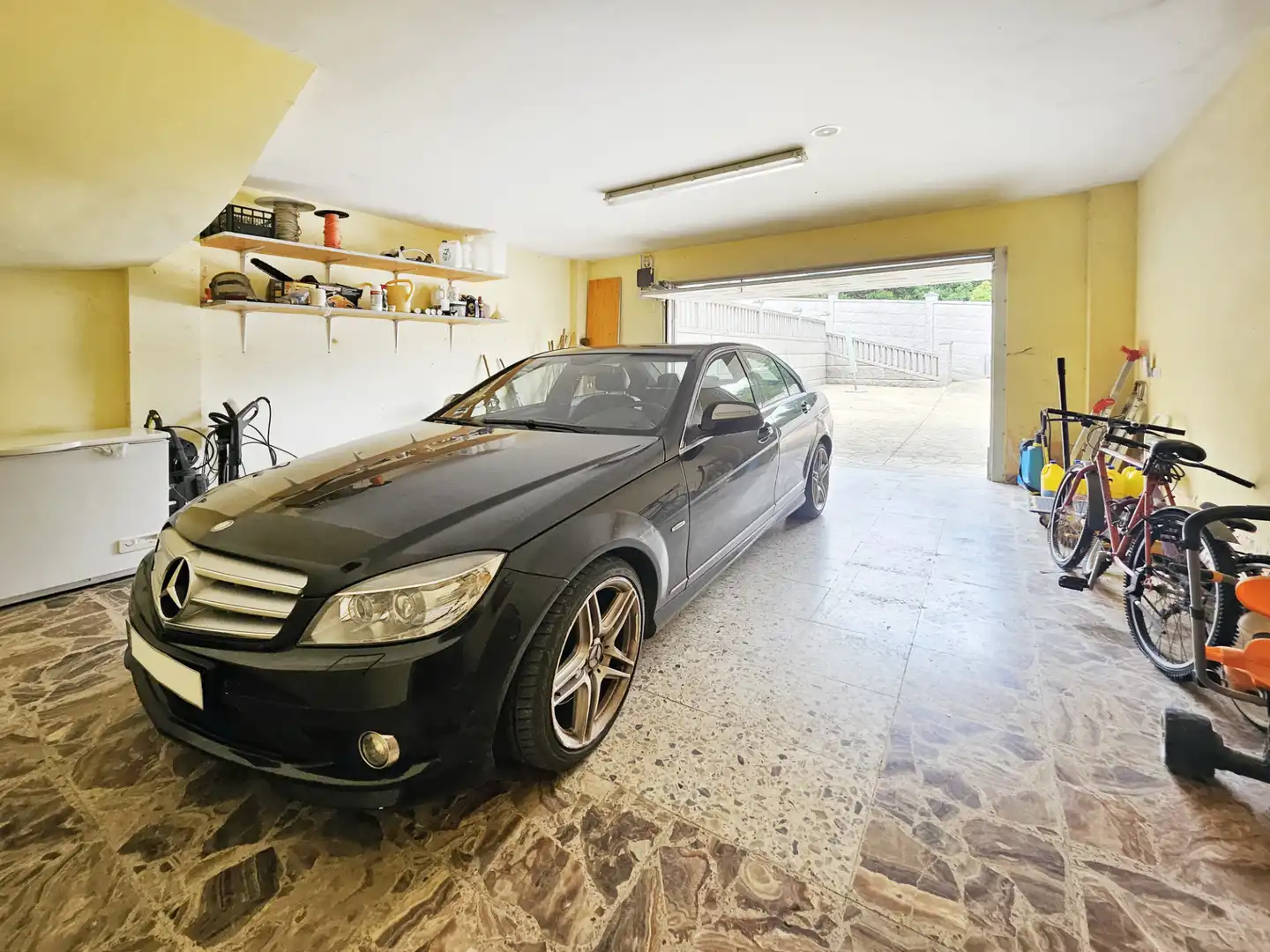Aparcament de Casa o xalet en venda en Coristanco amb Calefacció, Jardí privat i Parquet