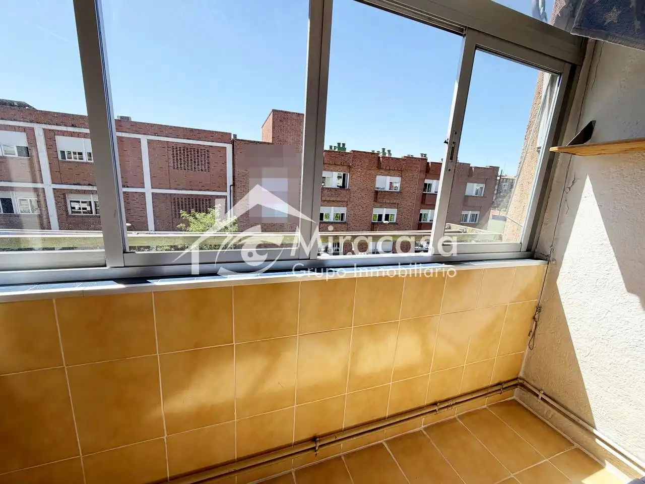 Vista exterior de Pis en venda en Madrid amb Calefacció, Terrassa i Internet