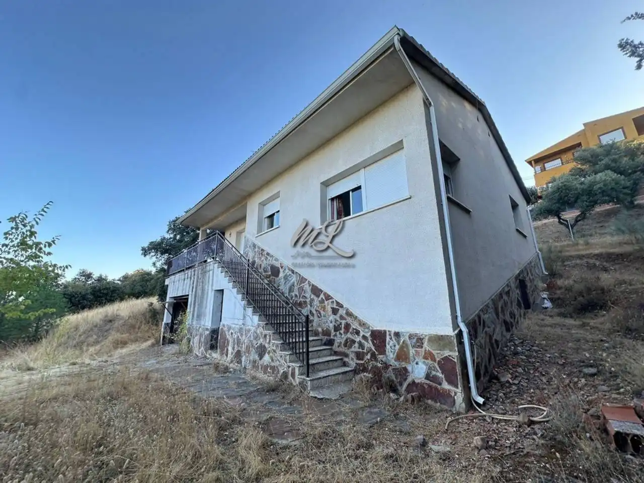 Vista exterior de Casa o xalet en venda en Navahermosa amb Calefacció, Jardí privat i Terrassa