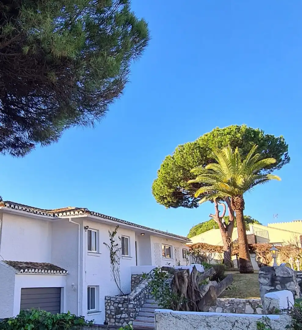 Vista exterior de Casa o xalet de lloguer en Mijas amb Aire condicionat, Jardí privat i Piscina