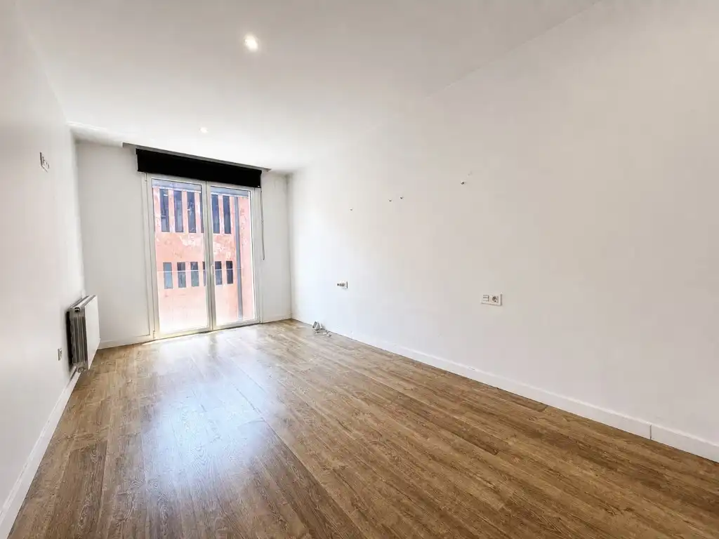Bedroom of Flat for rent in Girona  with Air Conditioner, Heating and Oven