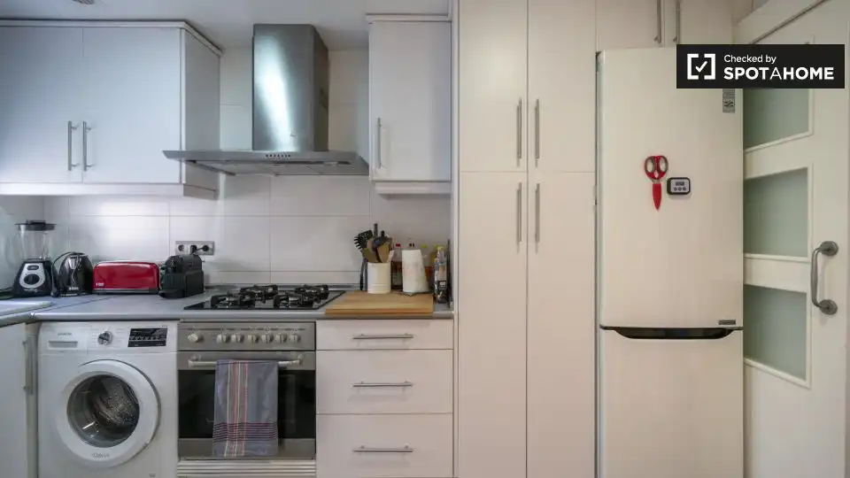 Kitchen of Flat for rent in Valencia  with Air Conditioner, Heating and Furnished