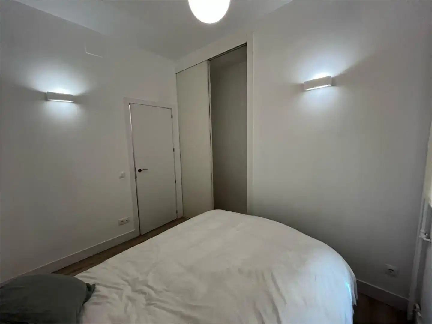 Dormitori de Pis de lloguer en Madrid amb Aire condicionat, Parquet i Moblat