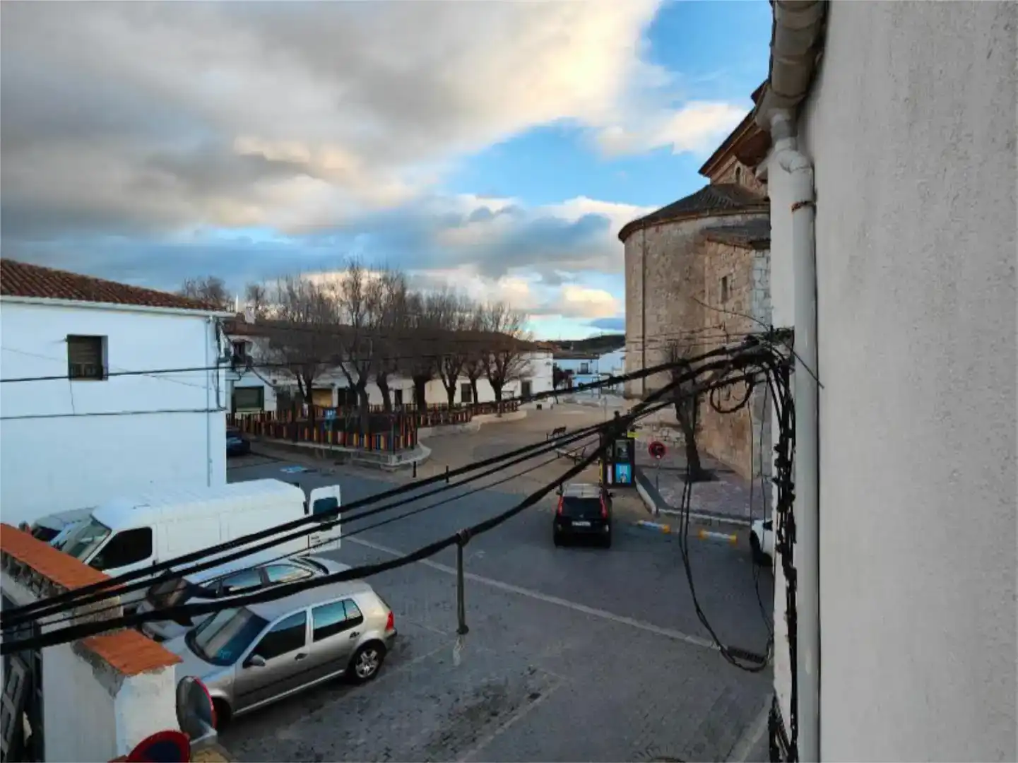 Vista exterior de Casa adosada en venda en Torres de la Alameda amb Balcó