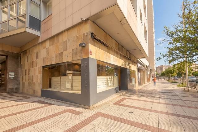 Local comercial en Alquiler en Pamplona-Iruña - Avenida de Bayona en San Juan