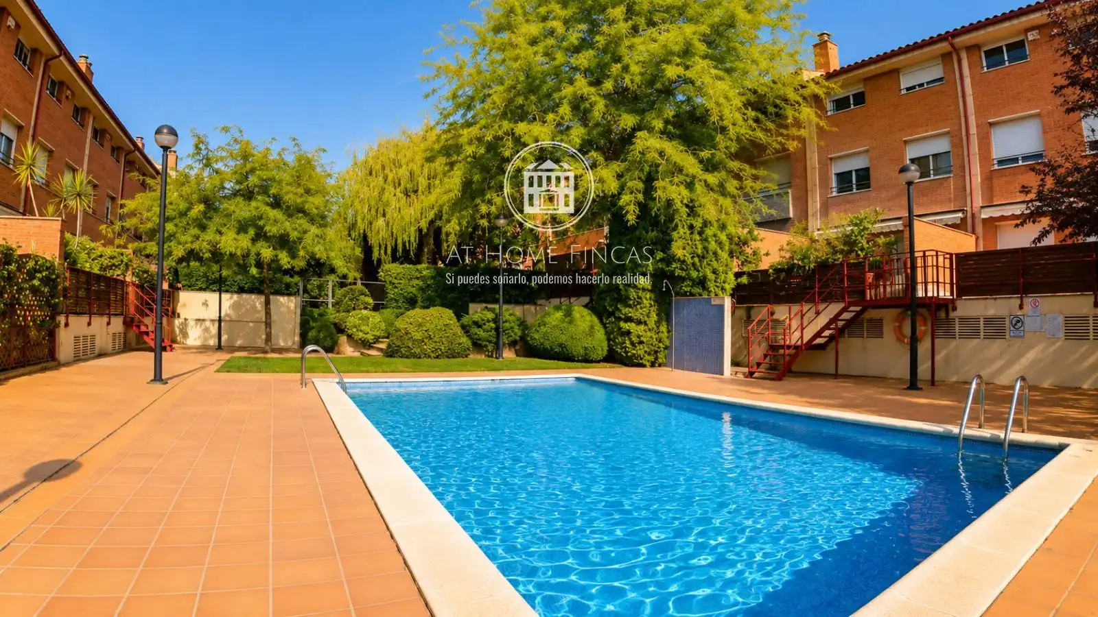 Reihenhaus mit Pool zum Verkauf in Salvador Espriu