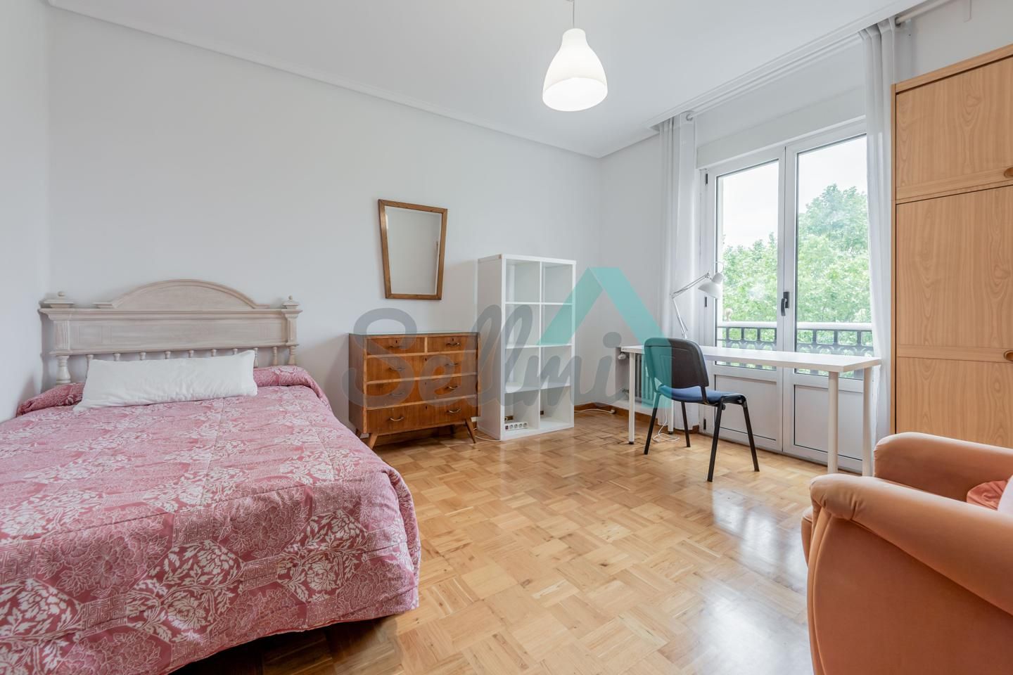 Bedroom of Flat to rent in Oviedo   with Heating, Parquet flooring and Furnished