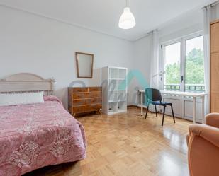 Bedroom of Flat to rent in Oviedo 