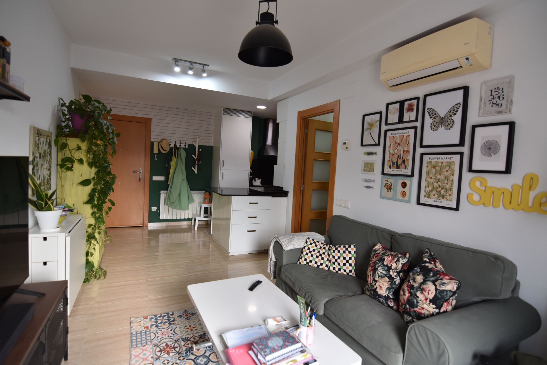 Living room of Flat for sale in Tordera  with Air Conditioner, Heating and Oven