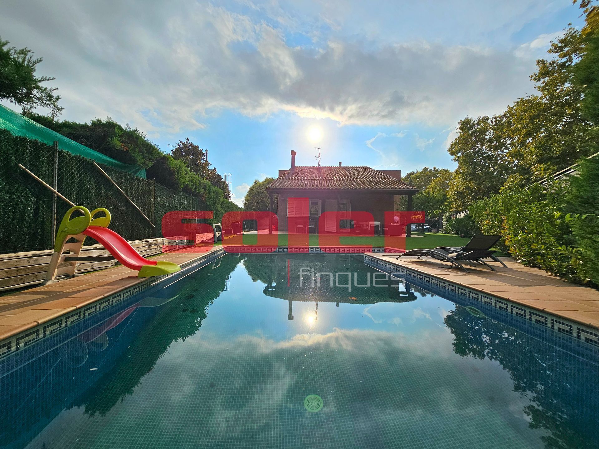 Piscina de Casa o xalet en venda en Sant Cugat del Vallès amb Aire condicionat, Calefacció i Jardí privat