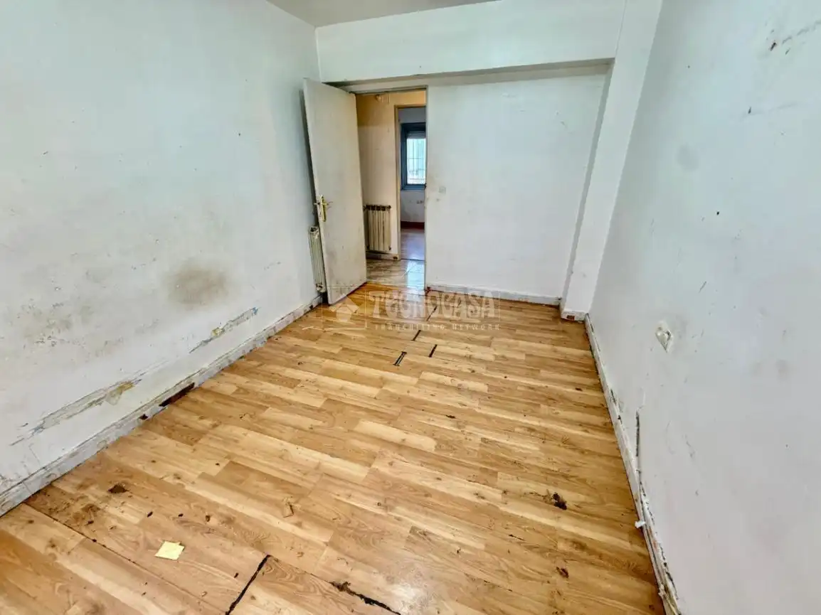 Piso en venta en León Capital  con Calefacción, Parquet y Balcón