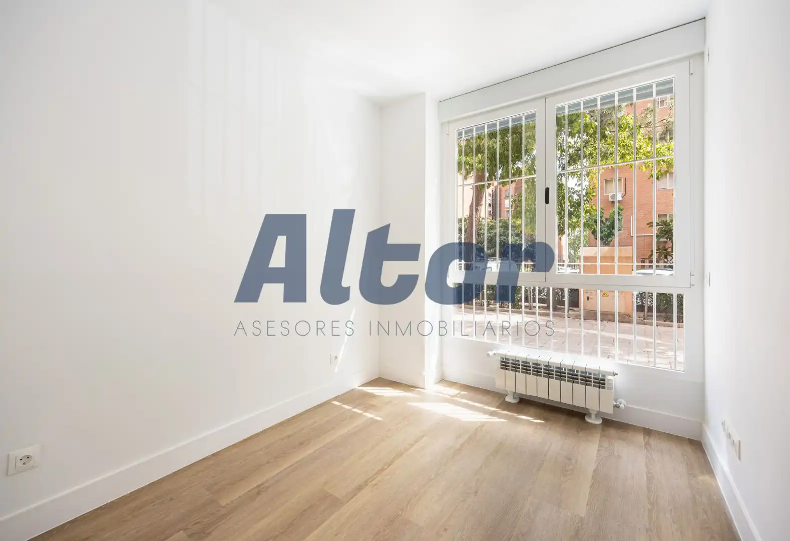 Bedroom of Flat for sale in Madrid  with Air Conditioner and Heating