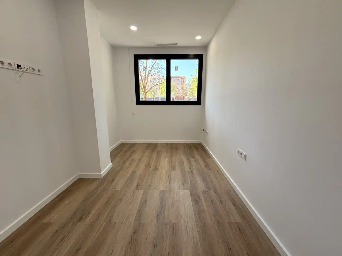 Bedroom of Flat for sale in Girona  with Air Conditioner, Heating and Parquet flooring