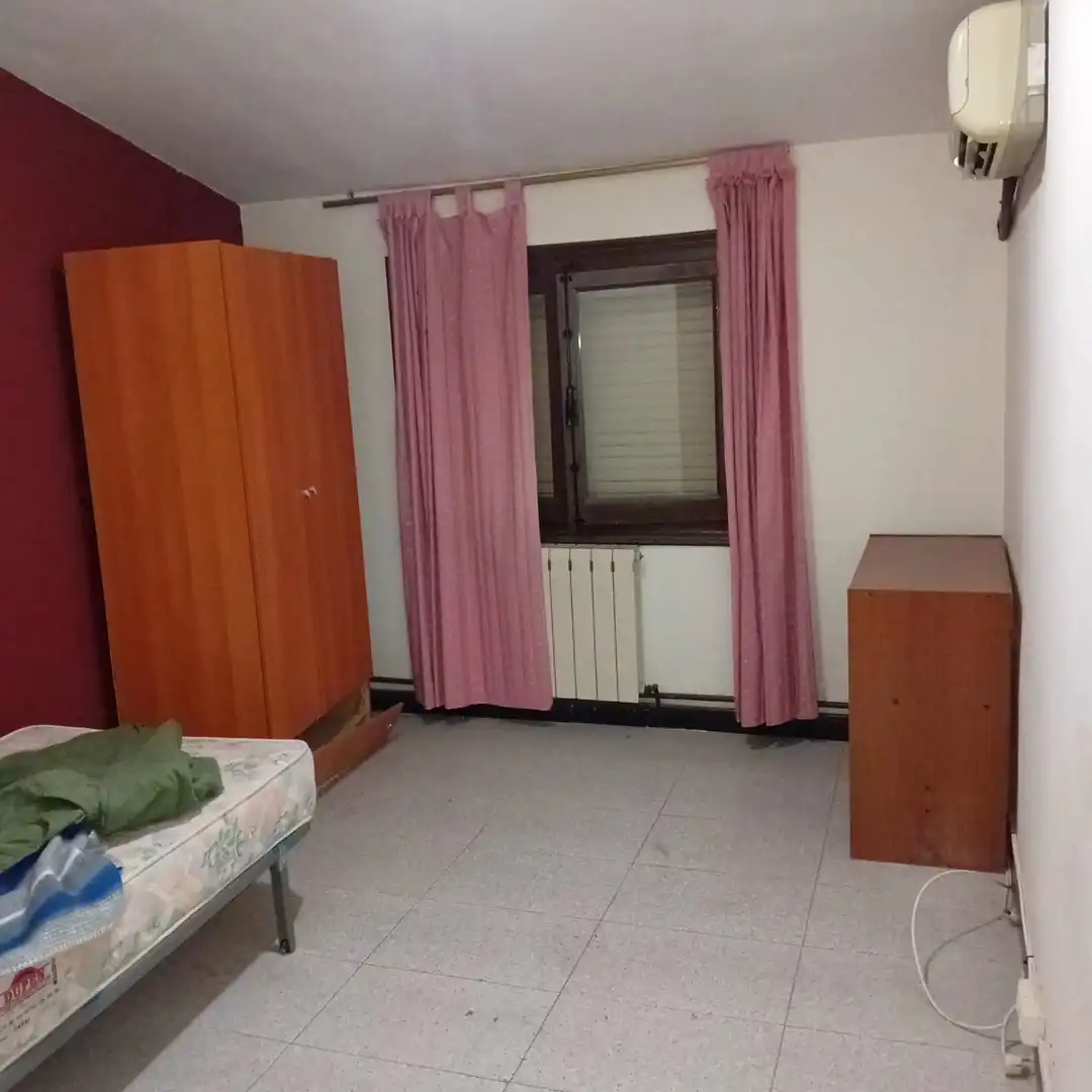 Habitación de Edificio en venta en Villaconejos con Alarma