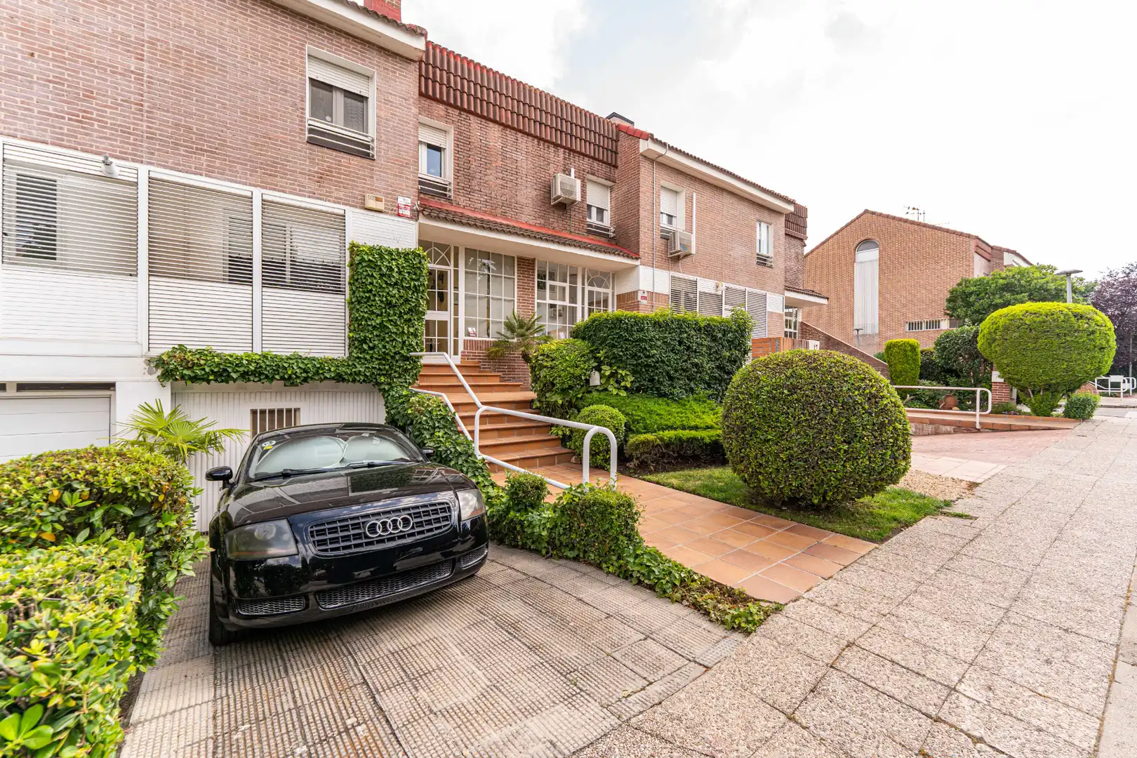 Vista exterior de Casa adosada en venta en Las Rozas de Madrid con Aire acondicionado, Calefacción y Jardín privado