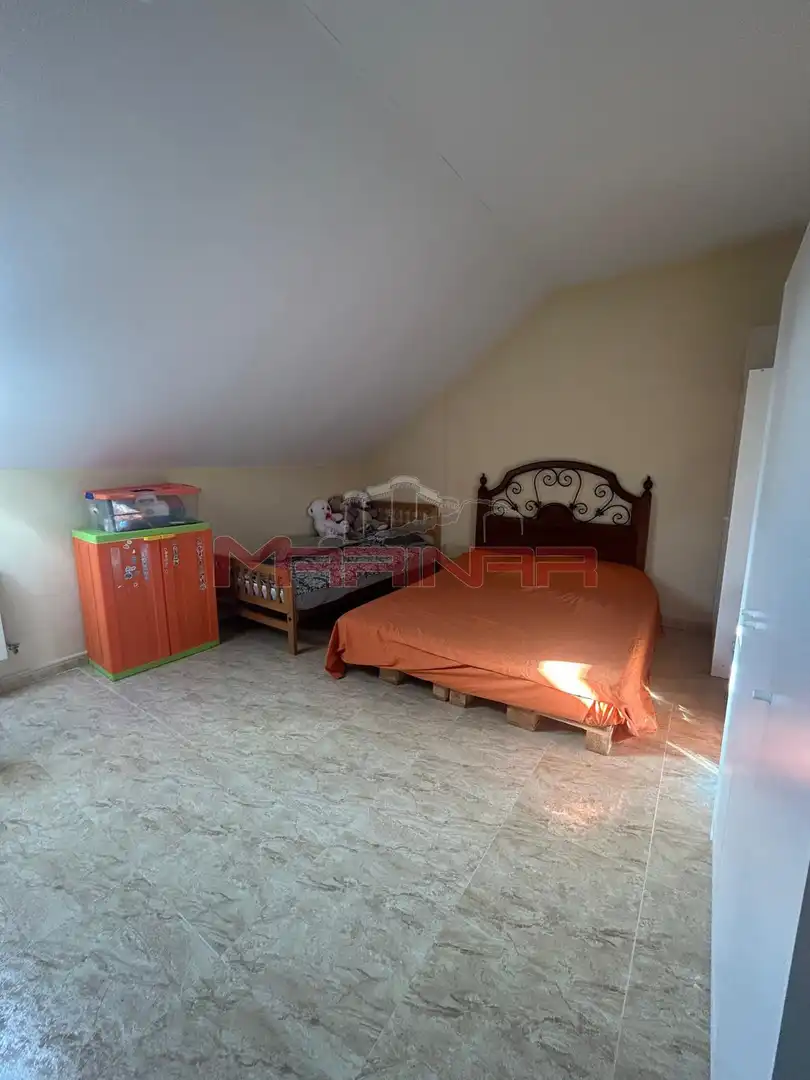 Habitación de Casa adosada en venta en Seseña con Aire acondicionado, Calefacción y Jardín privado