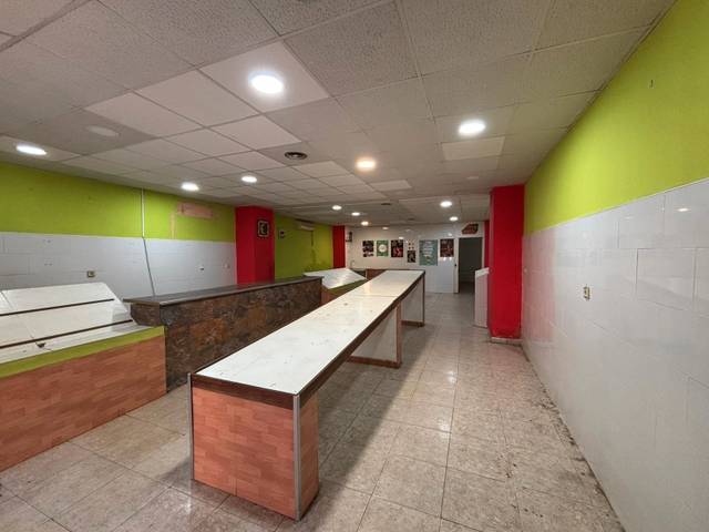 Local comercial en Alquiler en Calle Hermanos Pinzón, 62 en Oliveros - Altamira