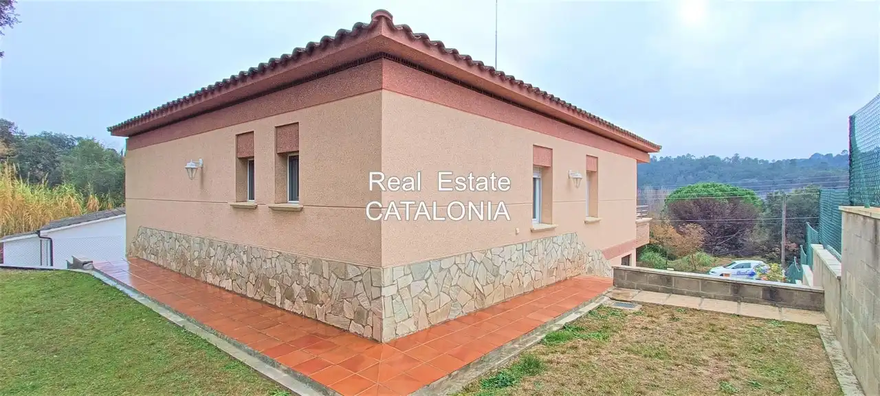 Vista exterior de Casa o xalet en venda en Lloret de Mar amb Calefacció, Jardí privat i Terrassa