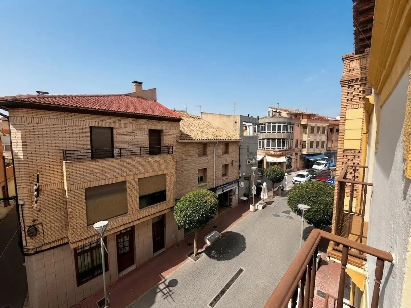 Vista exterior de Casa adosada en venda en Andorra (Teruel) amb Aire condicionat, Terrassa i Balcó