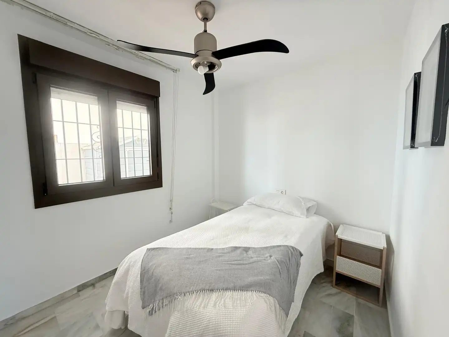 Bedroom of Apartments for sale in Fuengirola  with Air Conditioner, Terrace and Balcony