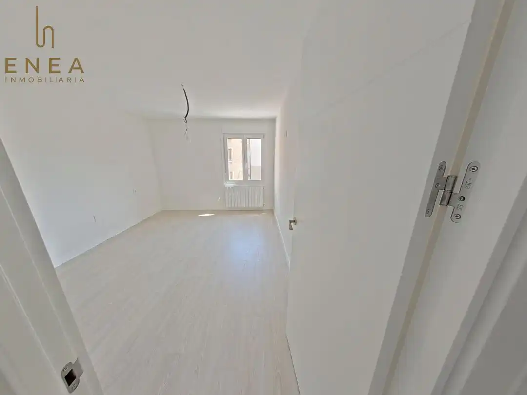 Habitación de Piso en venta en Vitoria - Gasteiz con Calefacción, Parquet y Terraza