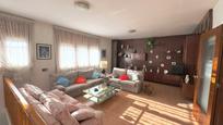 Sala d'estar de Casa o xalet en venda en La Bisbal del Penedès