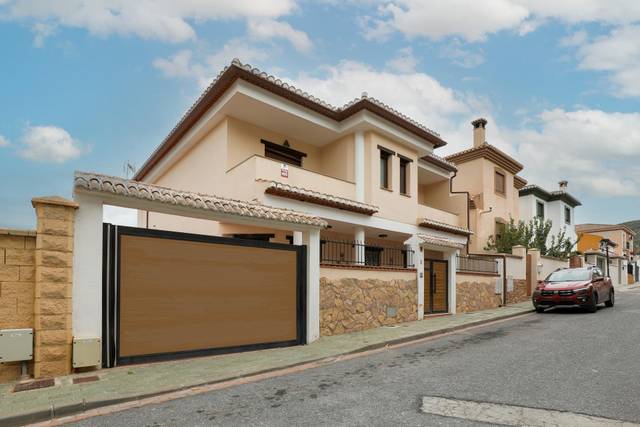 Casa-chalet en Venta en  LANJARON en Padul