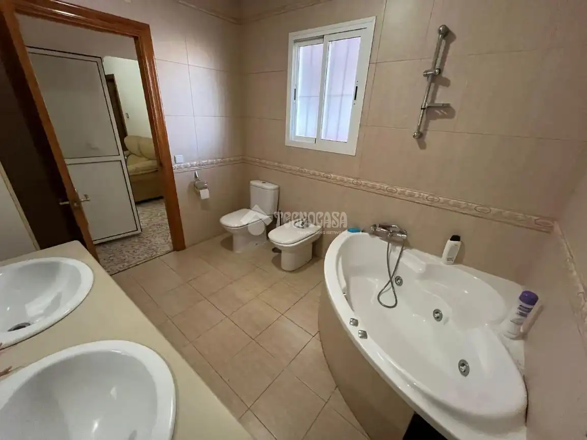Bany de Casa o xalet en venda en Dos Hermanas