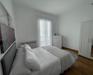 Dormitori de Apartament per a compartir en Vigo  amb Moblat, Forn i Balcó