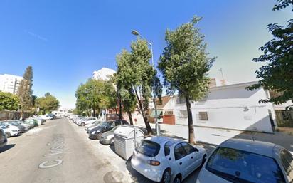 Vista exterior de Casa adosada en venda en  Sevilla Capital amb Aire condicionat, Terrassa i Moblat