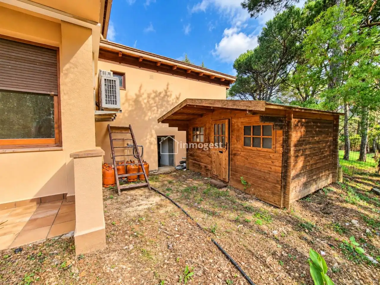 Vista exterior de Casa o xalet en venda en Cassà de la Selva amb Calefacció, Jardí privat i Terrassa