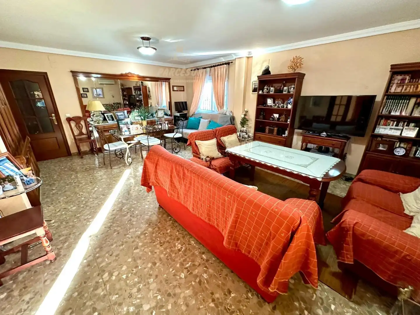Sala d'estar de Casa o xalet en venda en Córdoba amb Aire condicionat, Calefacció i Jardí privat