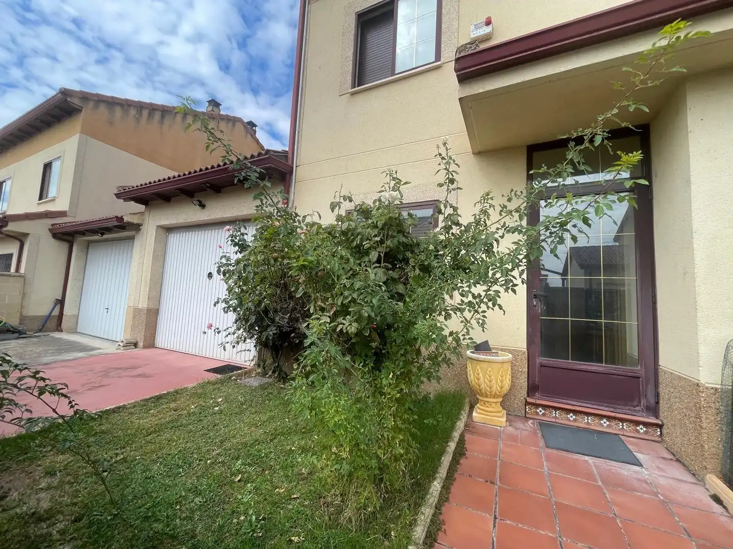 Casa adosada en venta en Hontanares de Eresma
