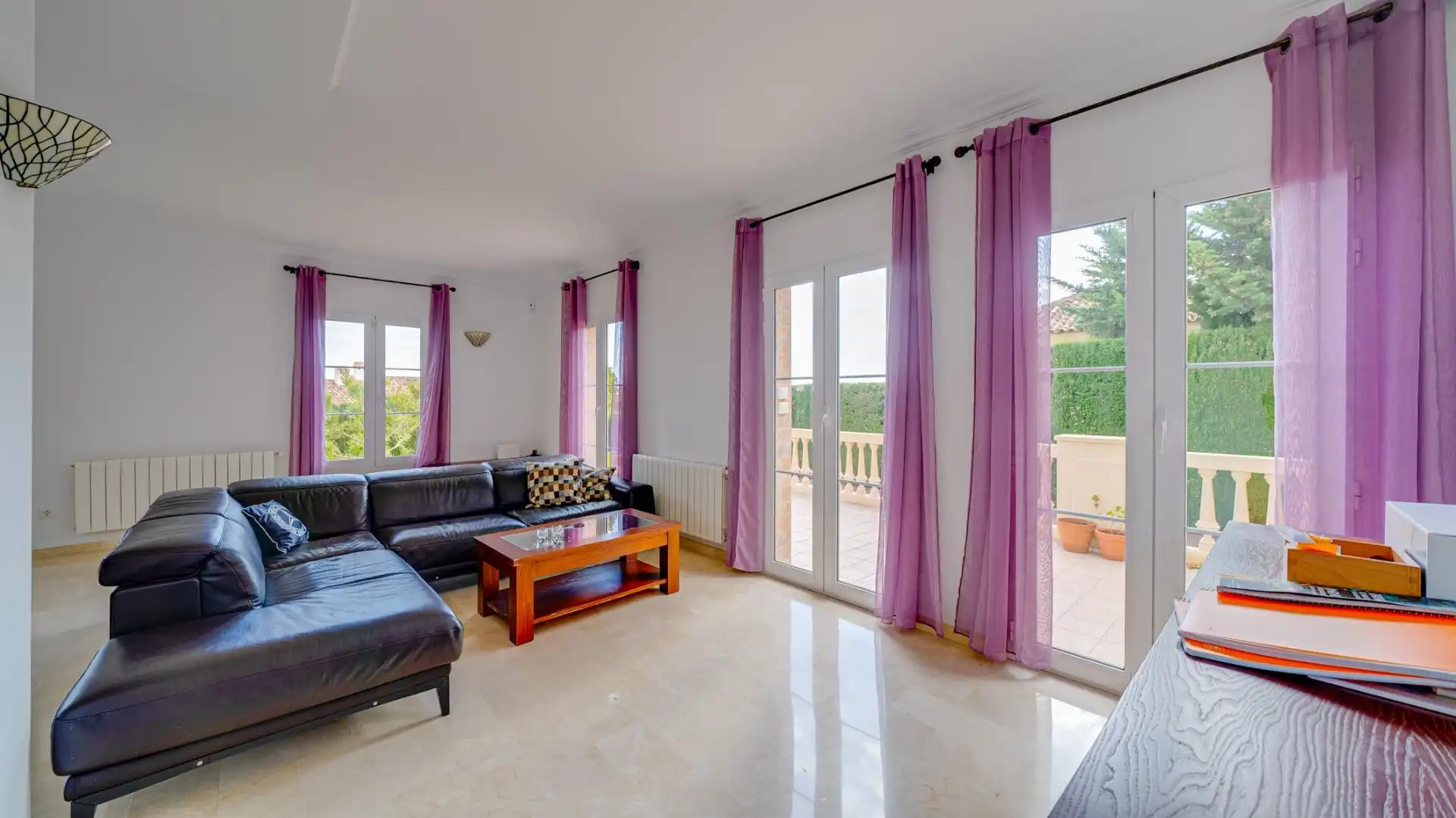 Wohnzimmer von Haus oder Chalet zum Verkauf in Finestrat mit Klimaanlage, Heizung und Privatgarten