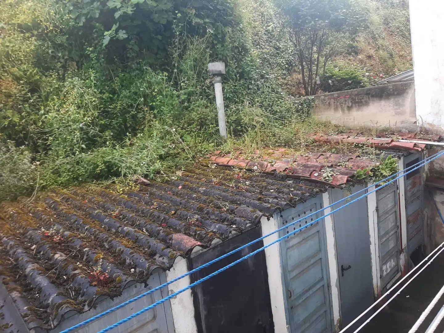 Vista exterior de Piso en venta en Lena con Parquet, Trastero y Lavadora