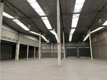 Nau industrial de lloguer a Calle Santa Margarida de Boada Vell 7