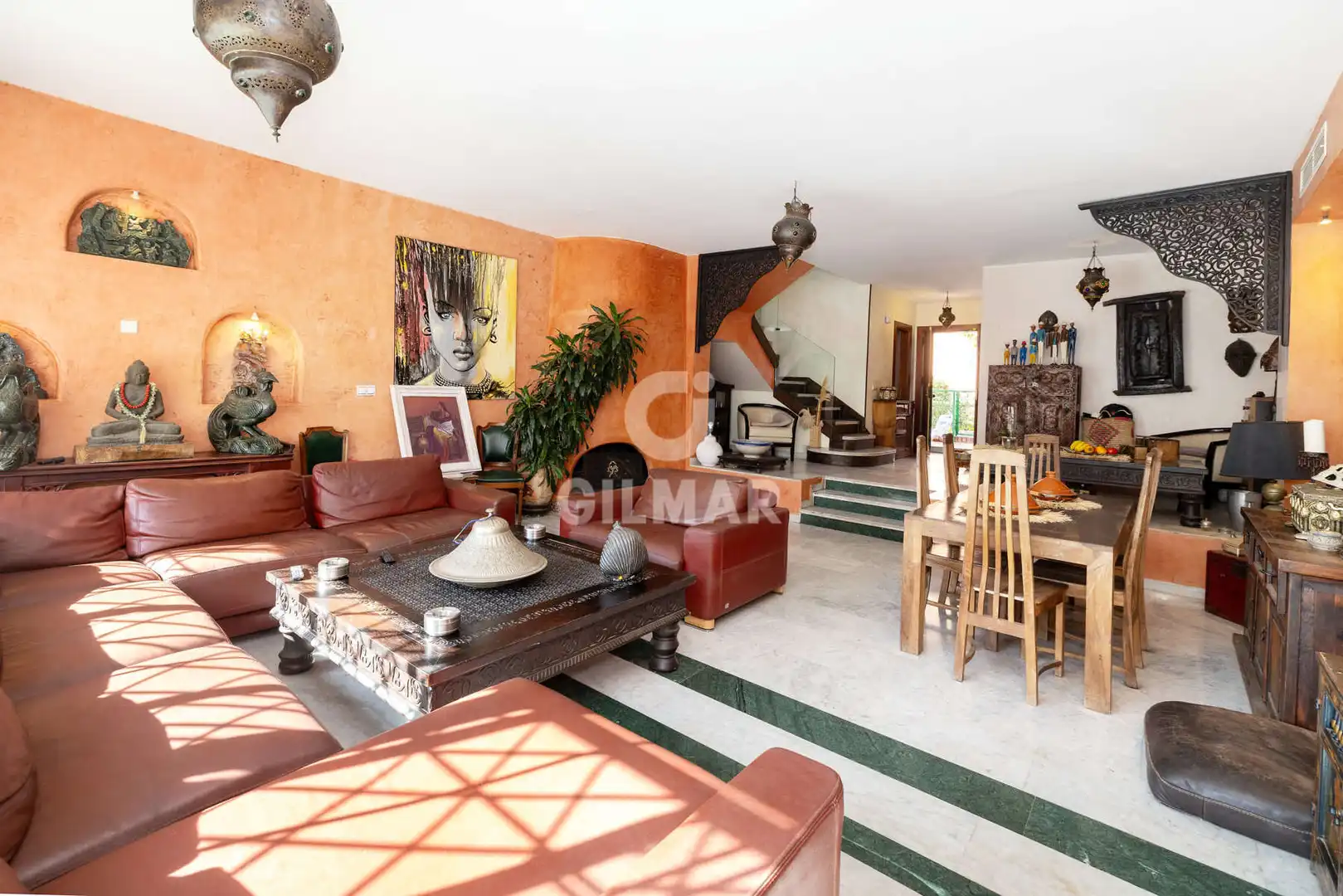 Sala d'estar de Casa adosada en venda en Estepona amb Calefacció i Jardí privat