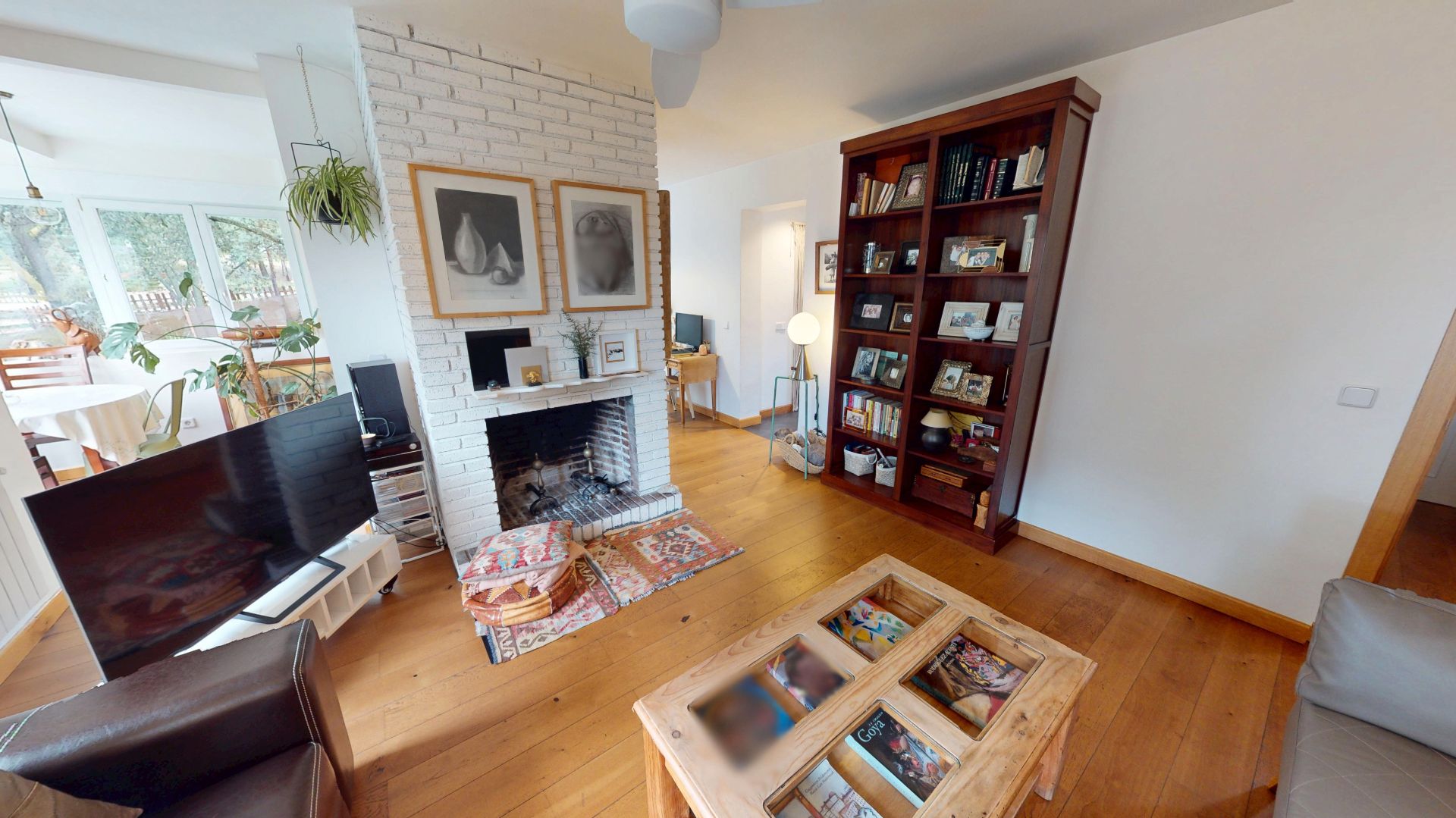 Sala d'estar de Casa o xalet en venda en Valdemorillo amb Jardí privat, Terrassa i Traster