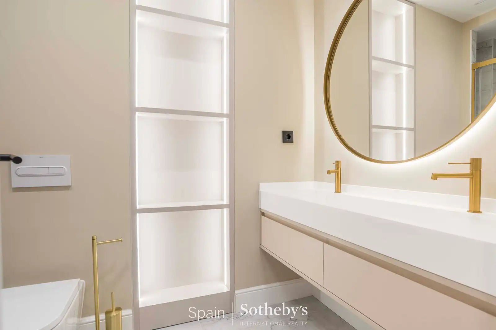 Baño de Apartamento en venta en Madrid con Aire acondicionado, Calefacción y Trastero
