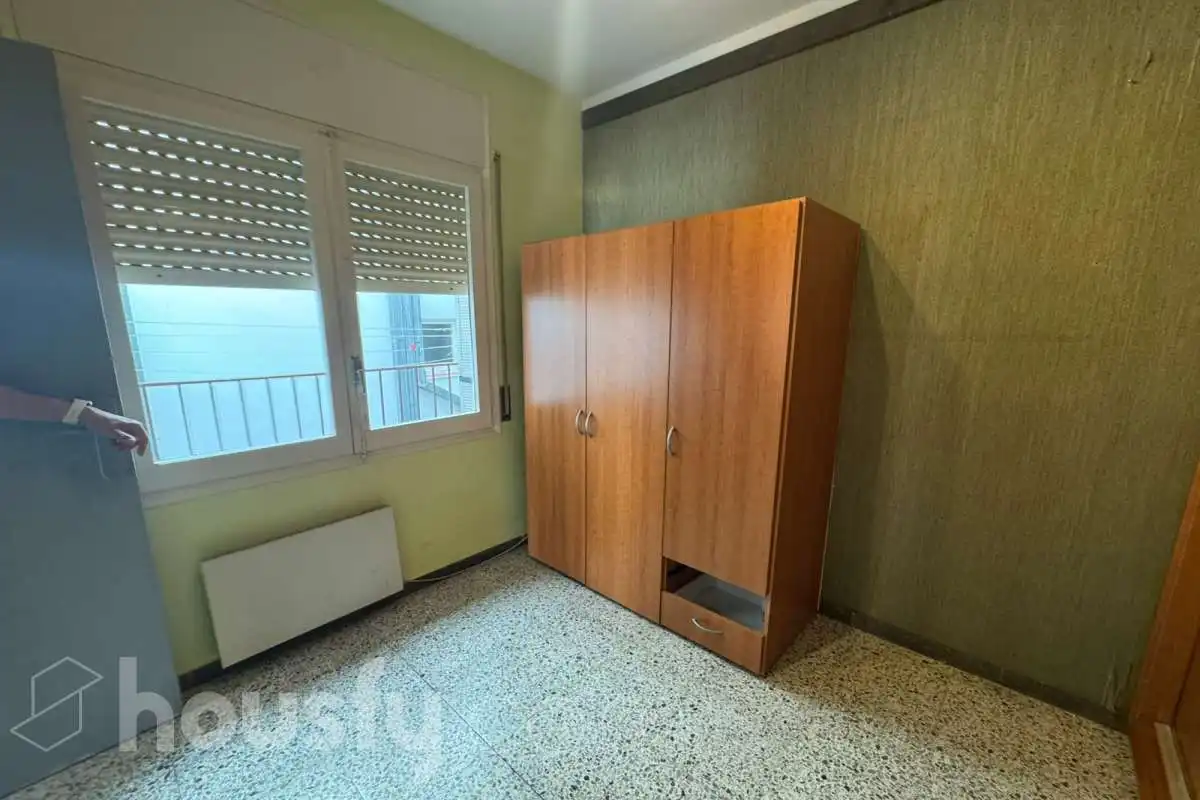 Dormitori de Pis en venda en Girona amb Aire condicionat, Calefacció i Moblat