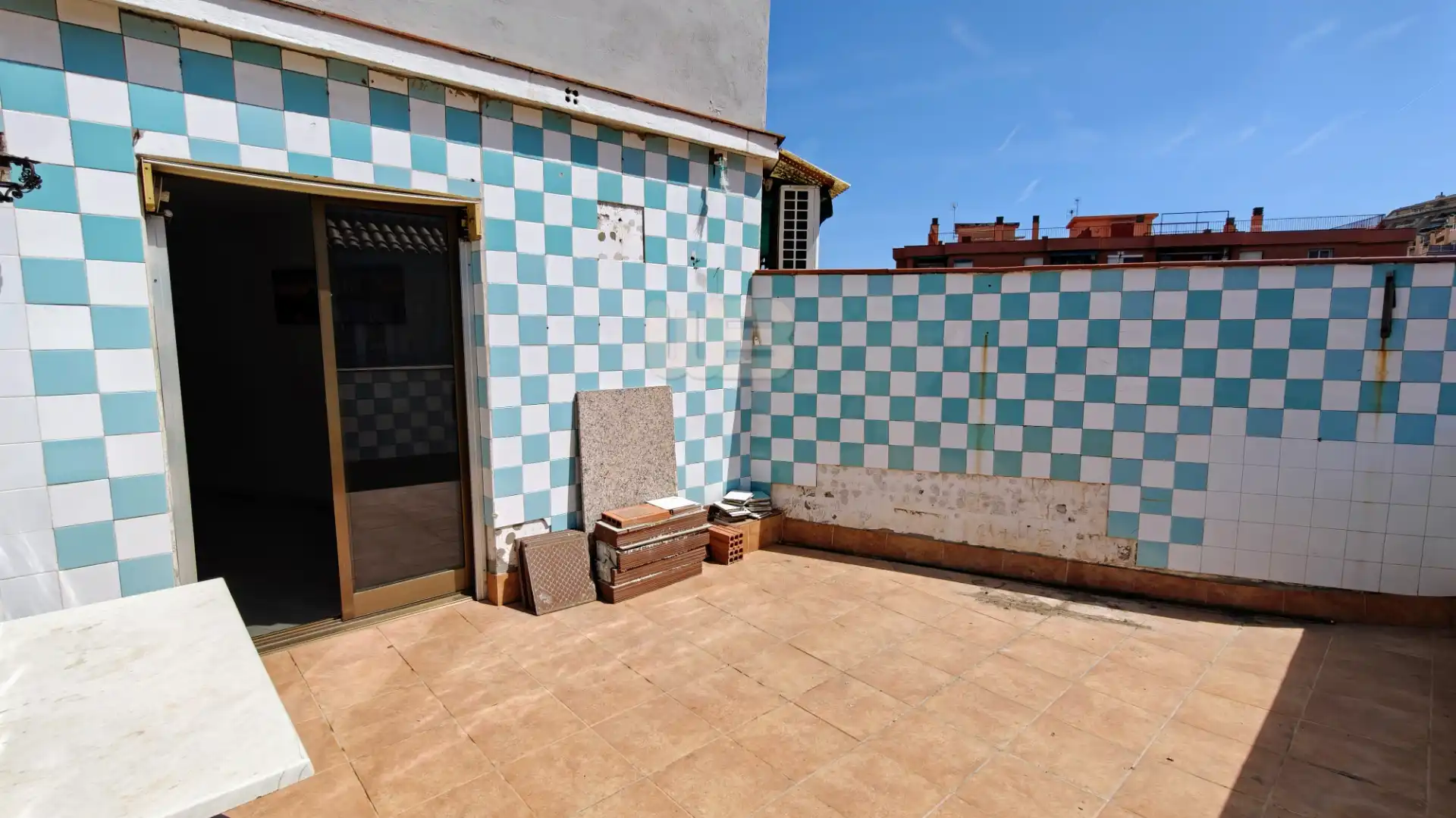 Terrasse von Dachboden zum Verkauf in Barcelona mit Parkett, Terrasse und Ofen