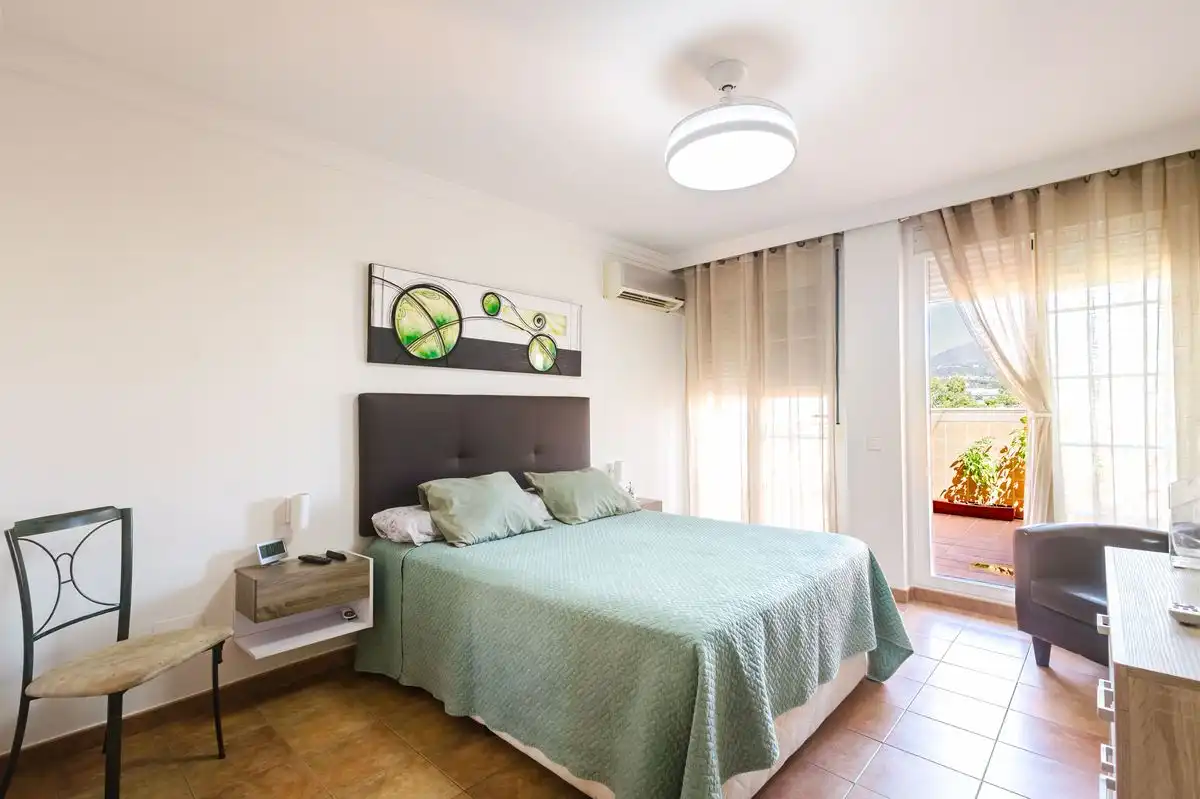Dormitori de Casa adosada en venda en Marbella amb Calefacció, Terrassa i Balcó