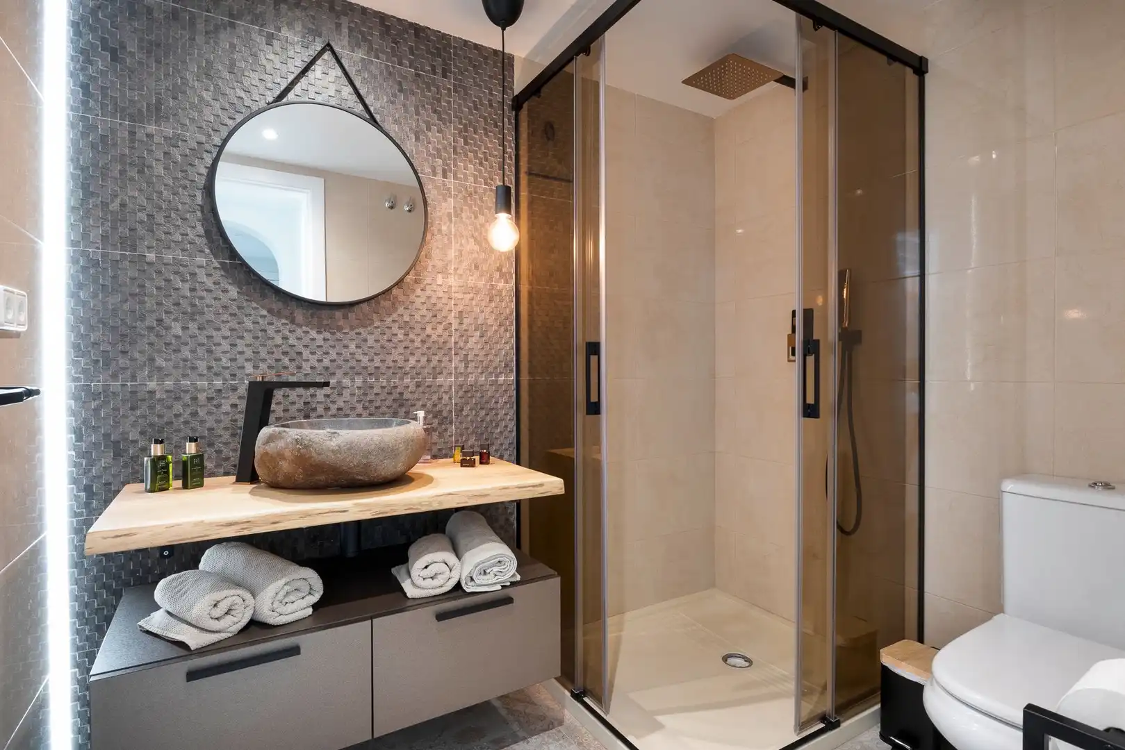 Badezimmer von Maisonette zur Miete in Benahavís mit Klimaanlage, Heizung und Privatgarten
